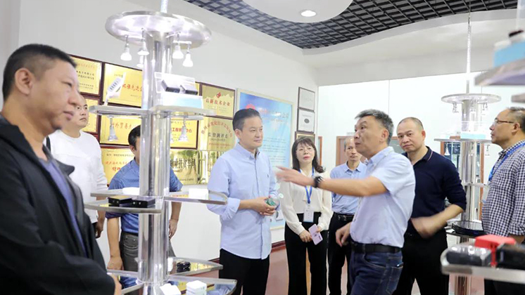 市政協(xié)副主席、九三學(xué)社郴州市委主委潘執(zhí)坤一行調(diào)研炬神電子