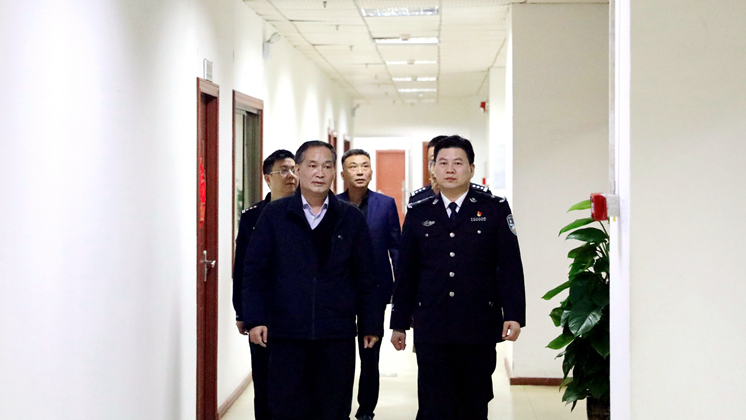 郴州市公安局常務副局長李長躍走訪炬神電子：為企業(yè)發(fā)展保駕護航