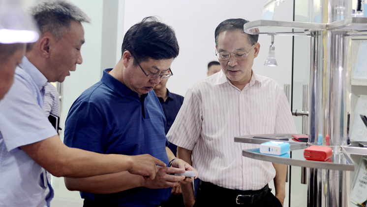 市委常委、副市長徐懷好走訪炬神電子 ：全力、熱情、周到提供服務