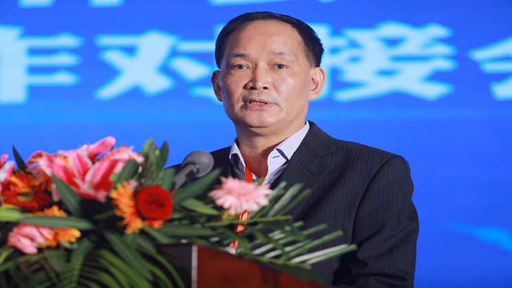 【開放郴州·相約湘臺(tái)會(huì)】市委副書記、代市長(zhǎng)吳巨培為炬神電子點(diǎn)贊，公司董事長(zhǎng)楊譓鵬大會(huì)發(fā)言