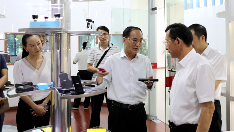 市委常委、市委統(tǒng)戰(zhàn)部部長(zhǎng)歐陽(yáng)鋒調(diào)研炬神電子